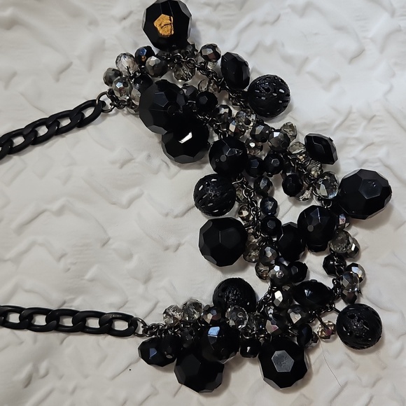 BLACK CHAIN BEADED NECKLACE / STATEMENT PIECE WITH CRYSTALS - Picture 6 of 8